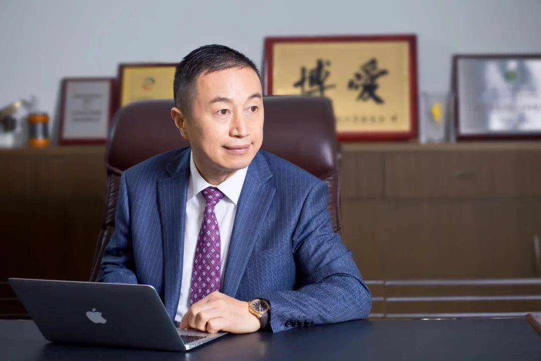 《中華英才》陳利浩：跨界“學(xué)者” “微言”大義